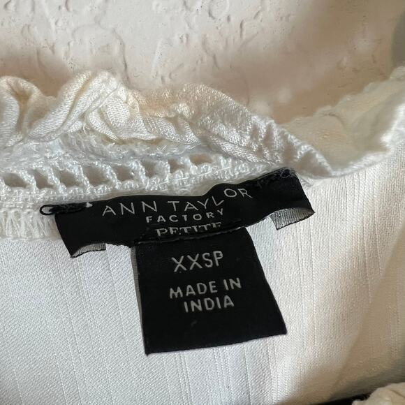 Ann Taylor Factory Button Up Sleeveless Top size XXSP Ruffles Ivory - Picture 4 of 6